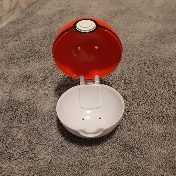 Set of 3 Clip N Go Pokemon Red and Black Pokeball Set - Picture 3 of 7